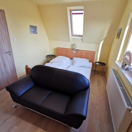 Bed and Breakfast Keresz Panzio Martely Zewnętrze zdjęcie