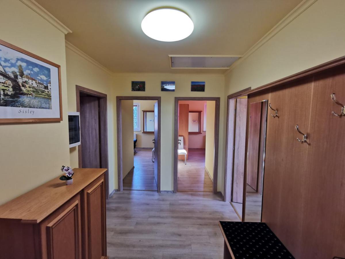 Bed and Breakfast Keresz Panzio Martely Zewnętrze zdjęcie