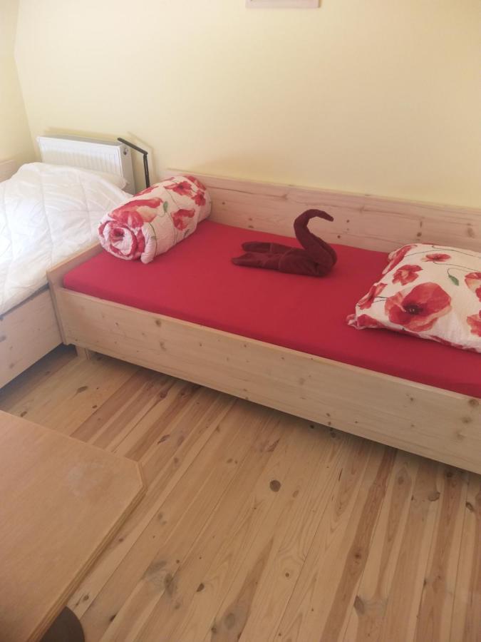 Bed and Breakfast Keresz Panzio Martely Zewnętrze zdjęcie